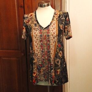 Johnny Was Forever Favorite V-Neck Swing Tee XS